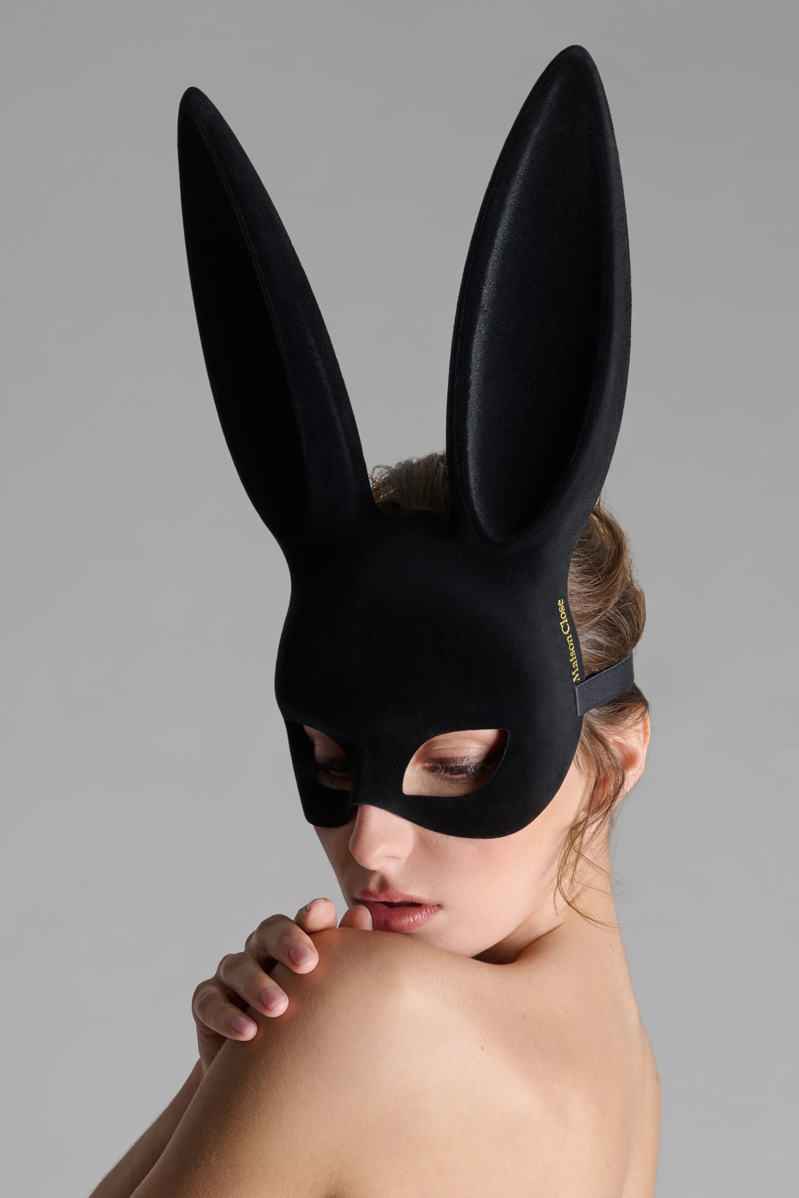 Velvet bunny mask with pompom - Les Fétiches - Image 4